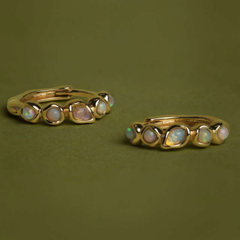 Boucles d’Oreilles Créoles à Opale Irisée pour Femme